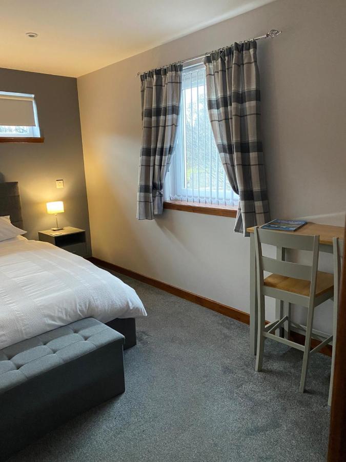 Number 6 Apartment Форт Уилям Екстериор снимка