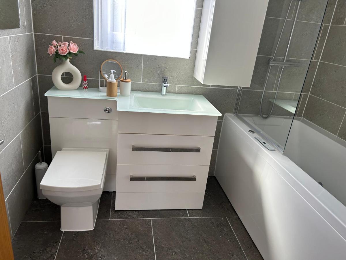 Number 6 Apartment Форт Уилям Екстериор снимка