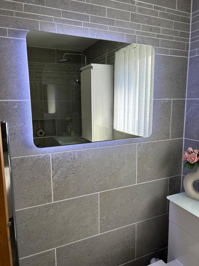 Number 6 Apartment Форт Уилям Екстериор снимка